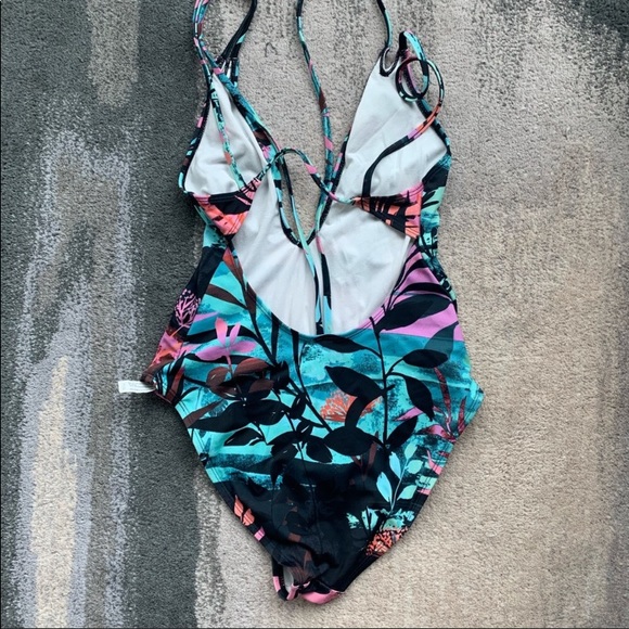 🛍 Out From Under Plunging One Piece Bathing Suit - Picture 5 of 5